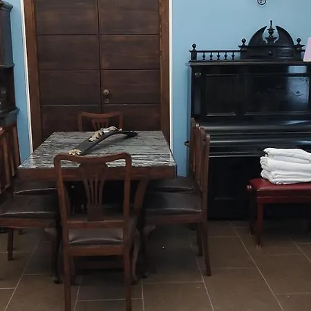 La Chambre De La Comtesse *